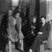 F818 Albert Camus au théâtre Hébertot pour Caligula, en premier plan Georges Vitaly en fond Jacques Hébertot, novembre 1945.