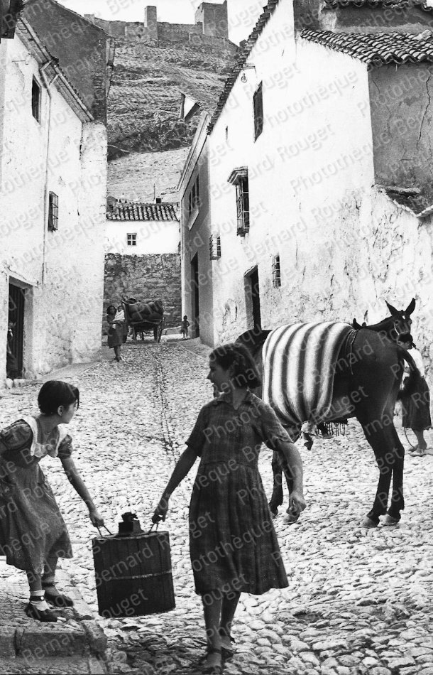 Jaen, 1958 Photothèque Bernard Rouget / © ADAGP Paris