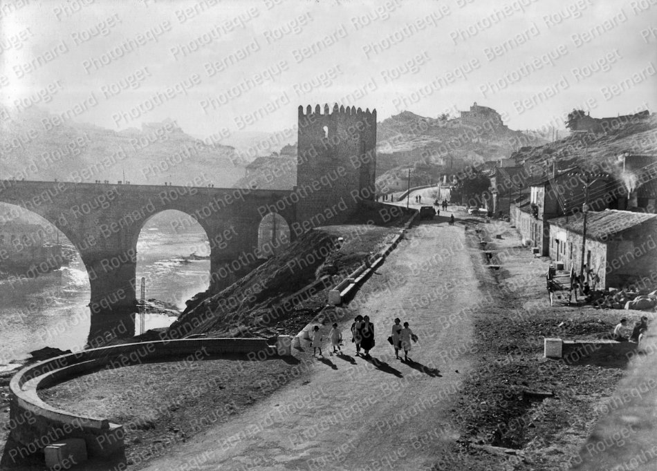 Tolède, 1958 Photothèque Bernard Rouget / © ADAGP Paris