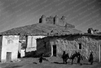 Castillo de la Calamona, 1959 Photothèque Bernard Rouget / © ADAGP Paris