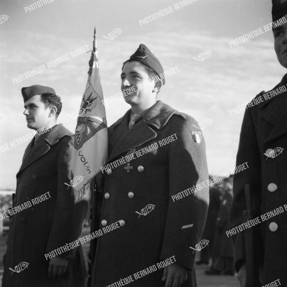 F085 2/12/1944 à BRON, Le fanion du 1/22 Groupe Maroc