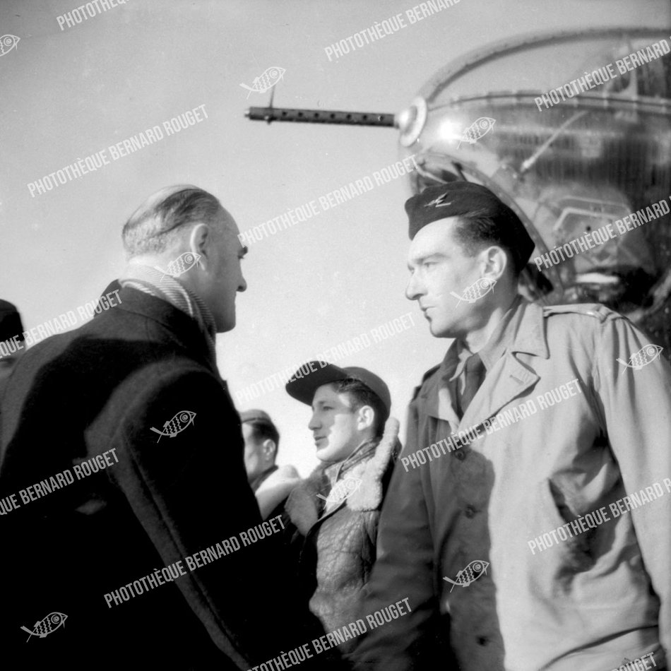 F100 02/12/1944 à Bron, le Ministre de l'Air du gouvernement de Charles de Gaulle, Charles Tillon. LES MARAUDERS B26 FRANÇAIS.