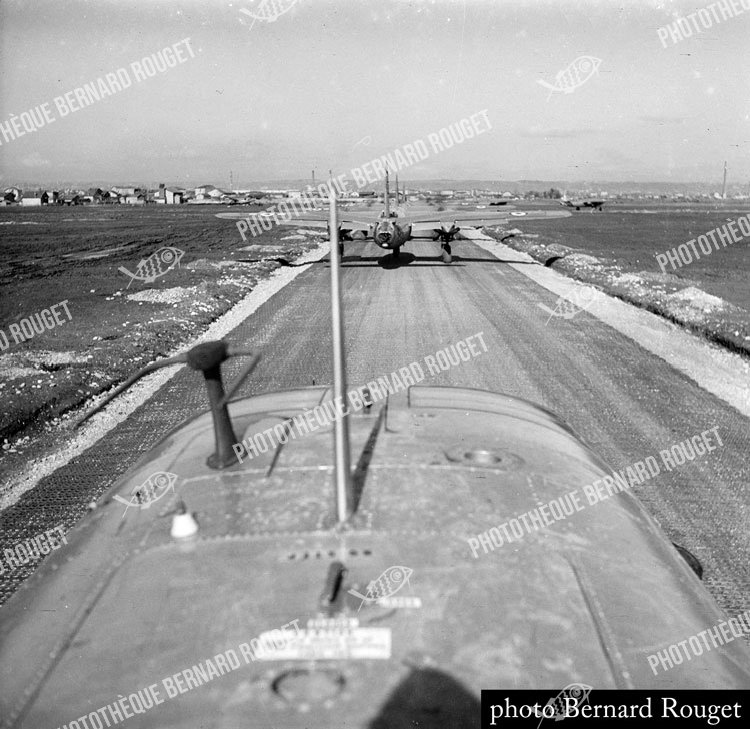 F263 Marauders francais 1944-45 taxiway