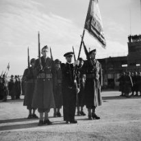 F069 02/12/1944 à Bron. Drapeau du 1/19 Groupe Gascogne