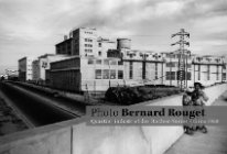 Quartier des Roches-Noires, avec l'usine chaux et ciment Lafarge .