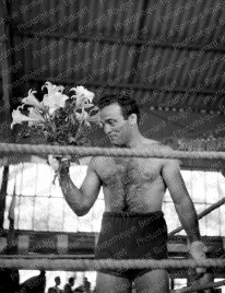 Marcel Cerdan à l'entrainement à Casablanca en juin 1946 peu avant le championnat du monde. Marcel Cerdan à l'entrainement à Casablanca en juin 1946 peu avant le championnat du monde.