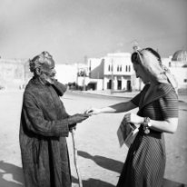 Maria Casarès, la Septième Porte, 1946, avec le journal