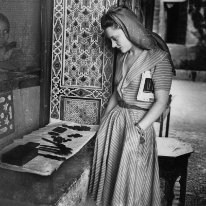 Maria Casarès, la Septième Porte, 1946, avec le journal 