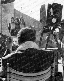 Tournage Othello, Safi 1950 Orson Welles se maquillant pendant le tournage.
