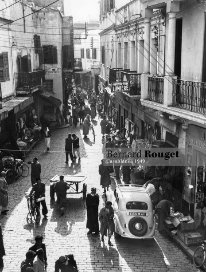 Quartier Juif en 1949 , la rue du commandant Provost a été à partir de 1907 le centre de la vie européenne elle débouche sur l'ex place de France.