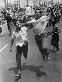 L'arrivée à Casablanca de Gilbert Grandval Résident Général de la République en Juillet 1955.