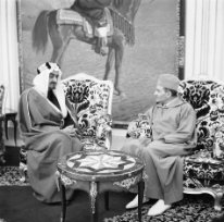 Le roi Fayçal dans son palais et le roi Mohammed V Arabie Saoudite - 1960